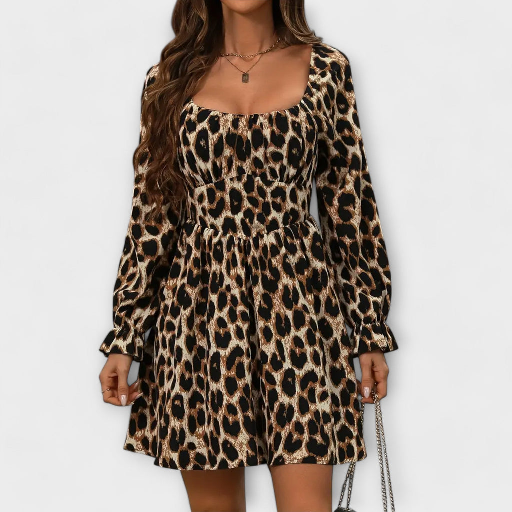 Catarina - Rochie scurtă cu imprimeu leopard