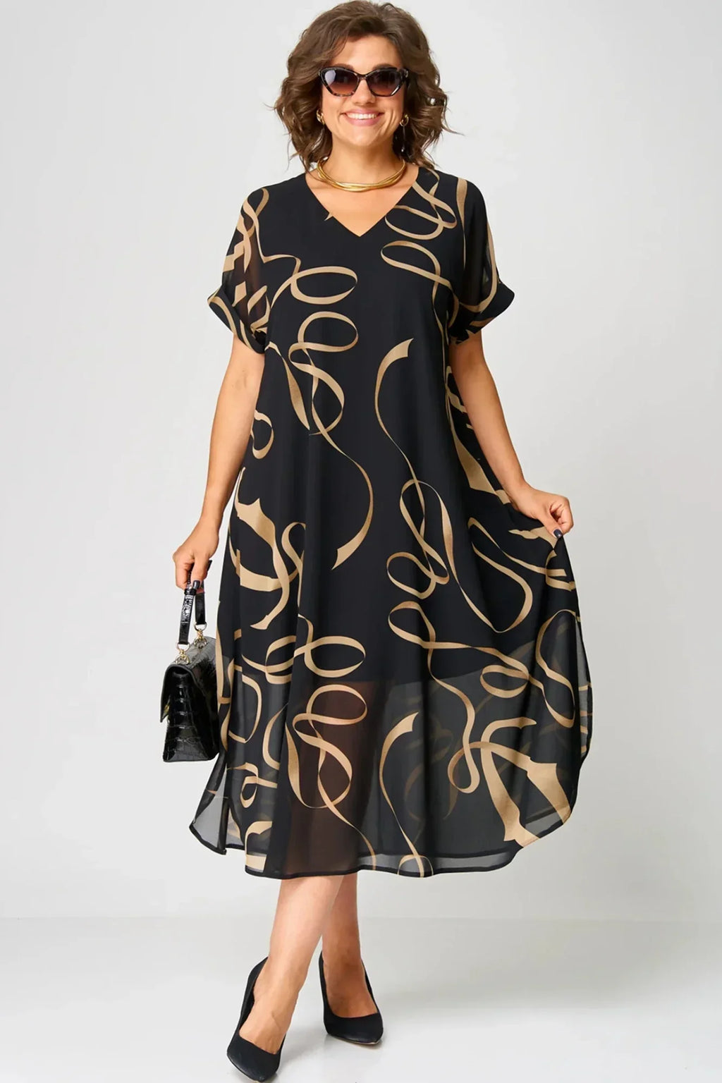 Rochie ușoară cu modele liniare și decolteu în V