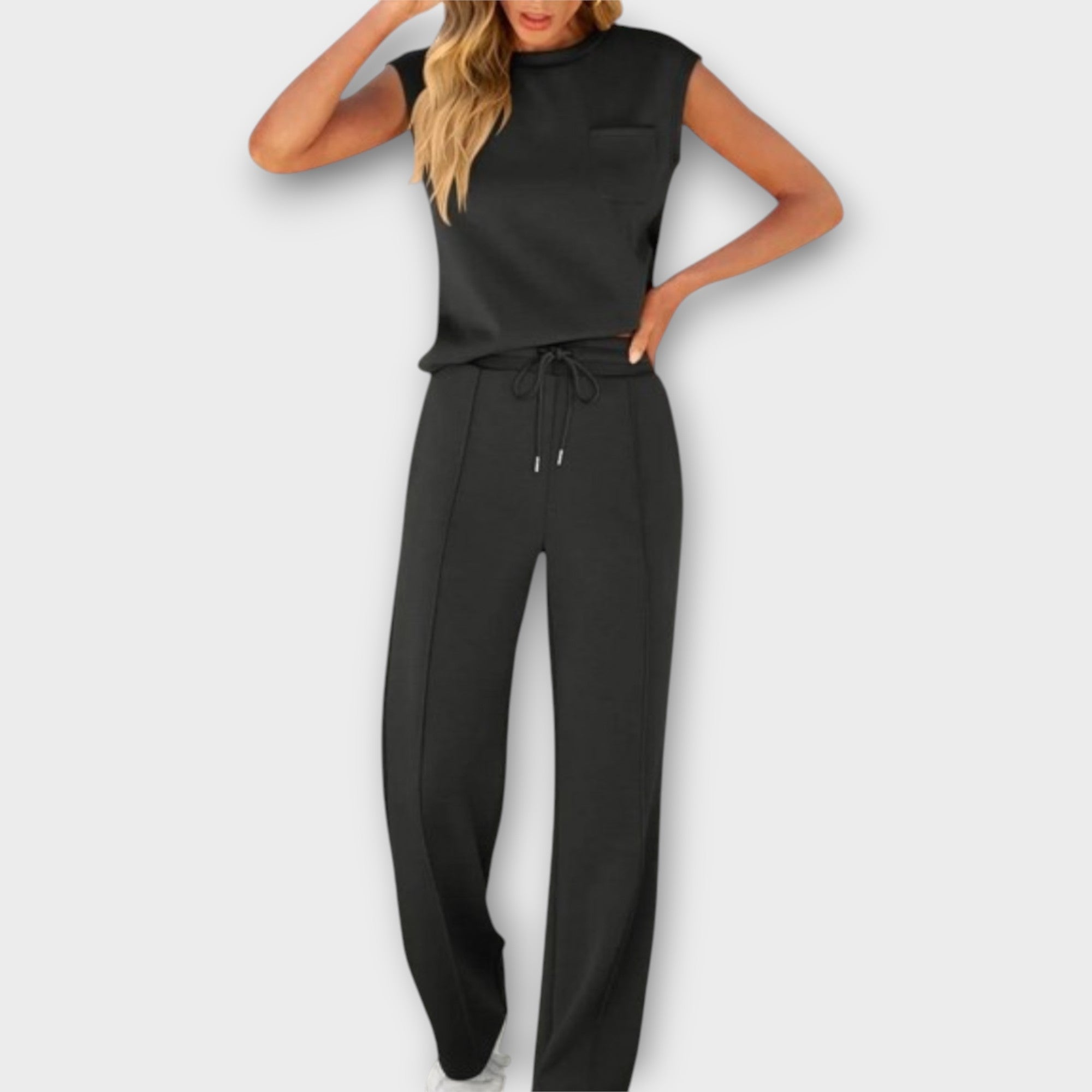 Set top fără mâneci și pantaloni cu șnur de strângere