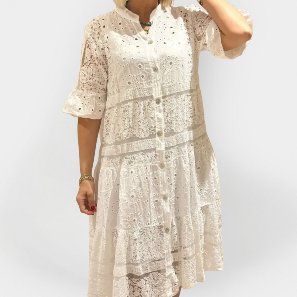 Rochie cu dantelă, mâneci și nasturi în față 