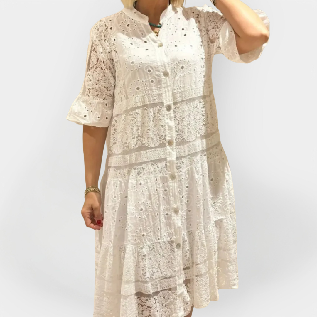 Rochie cu dantelă, mâneci și nasturi în față 