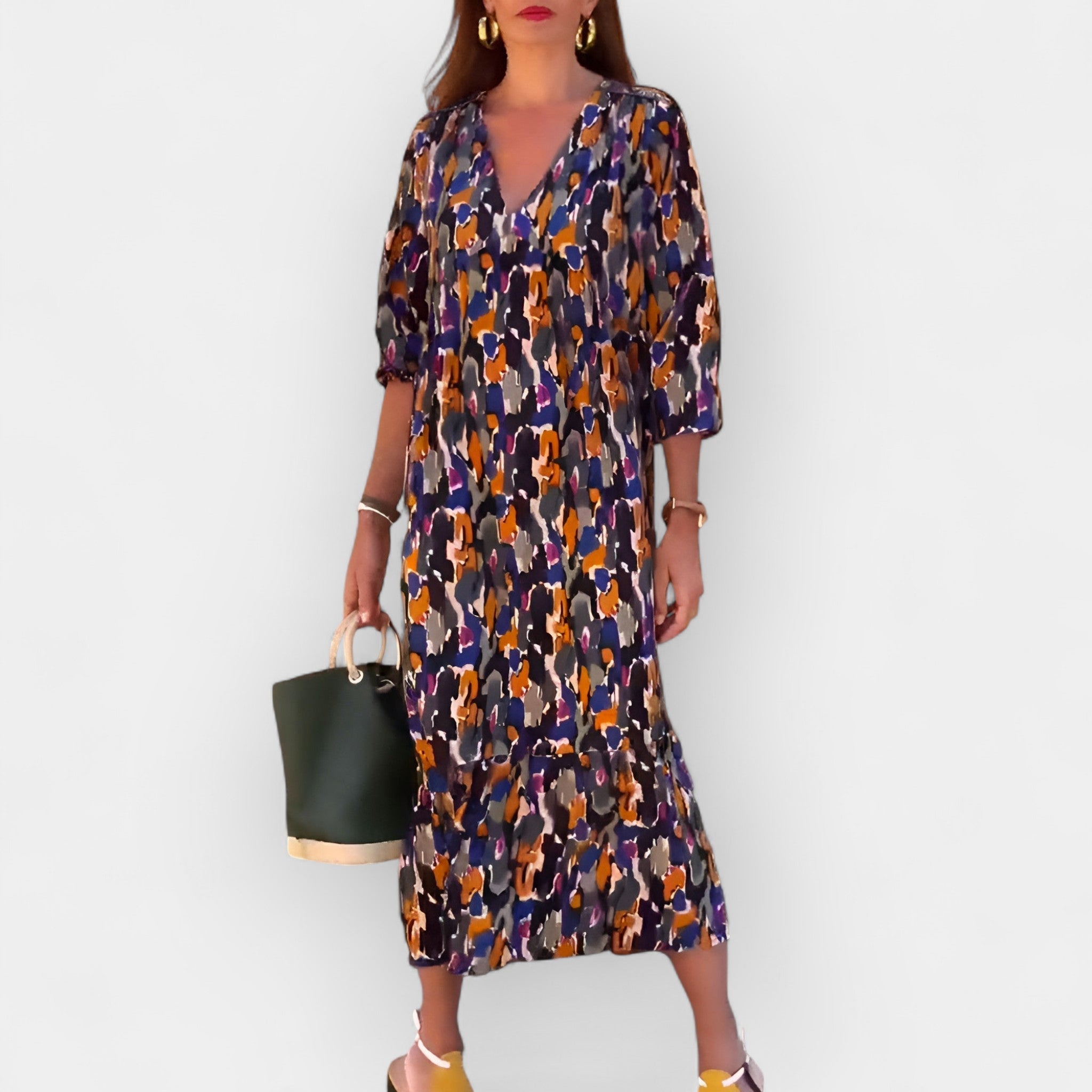 Rochie cu decolteu în V și design retro
