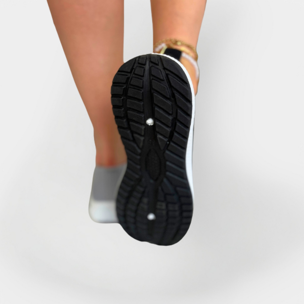 Pantofi sport cu material ușor și talpă flexibilă