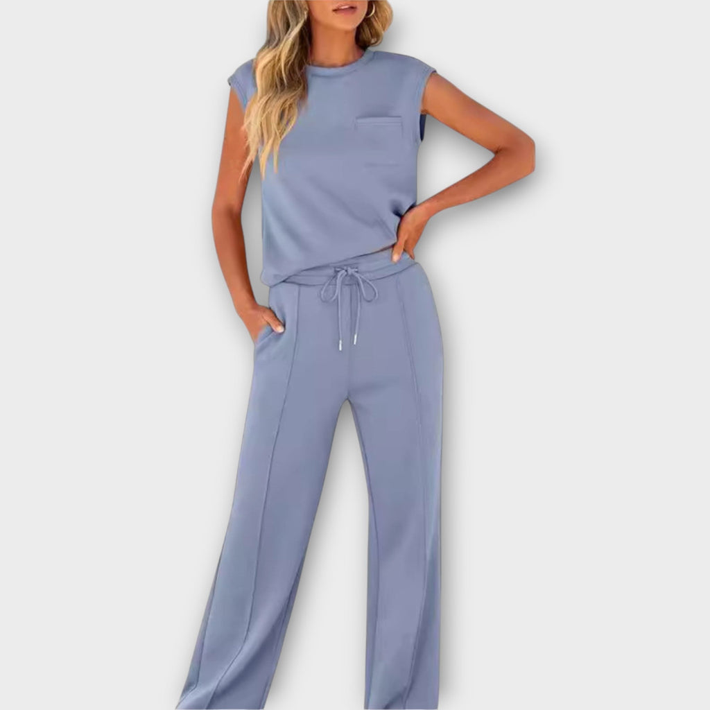 Set top fără mâneci și pantaloni cu șnur de strângere