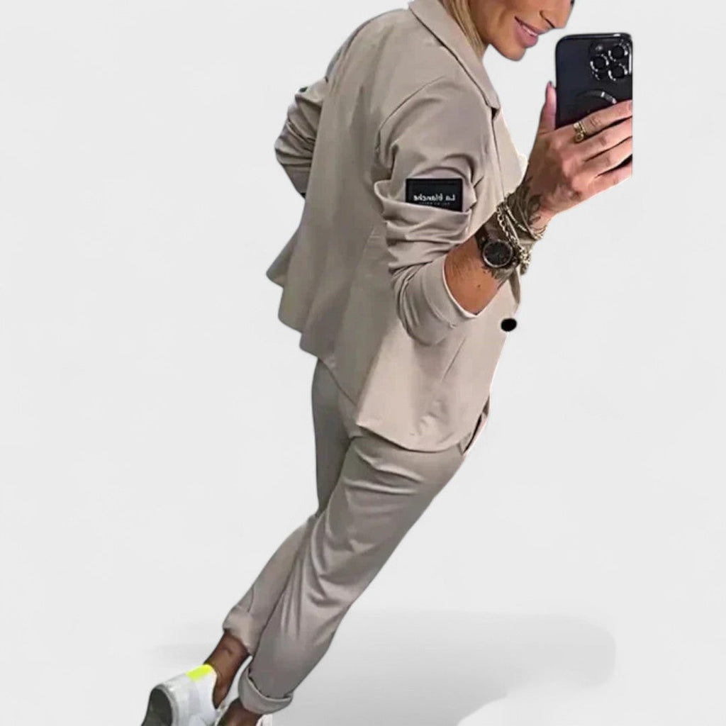 Karolina - Set croit la comandă cu sacou moale și pantaloni sport largi