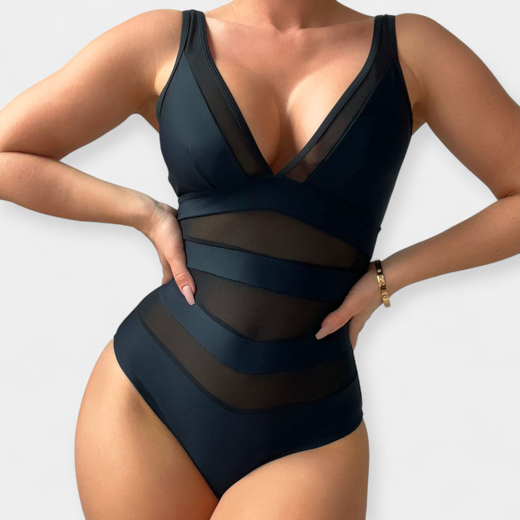 Costum de baie cu detalii transparente