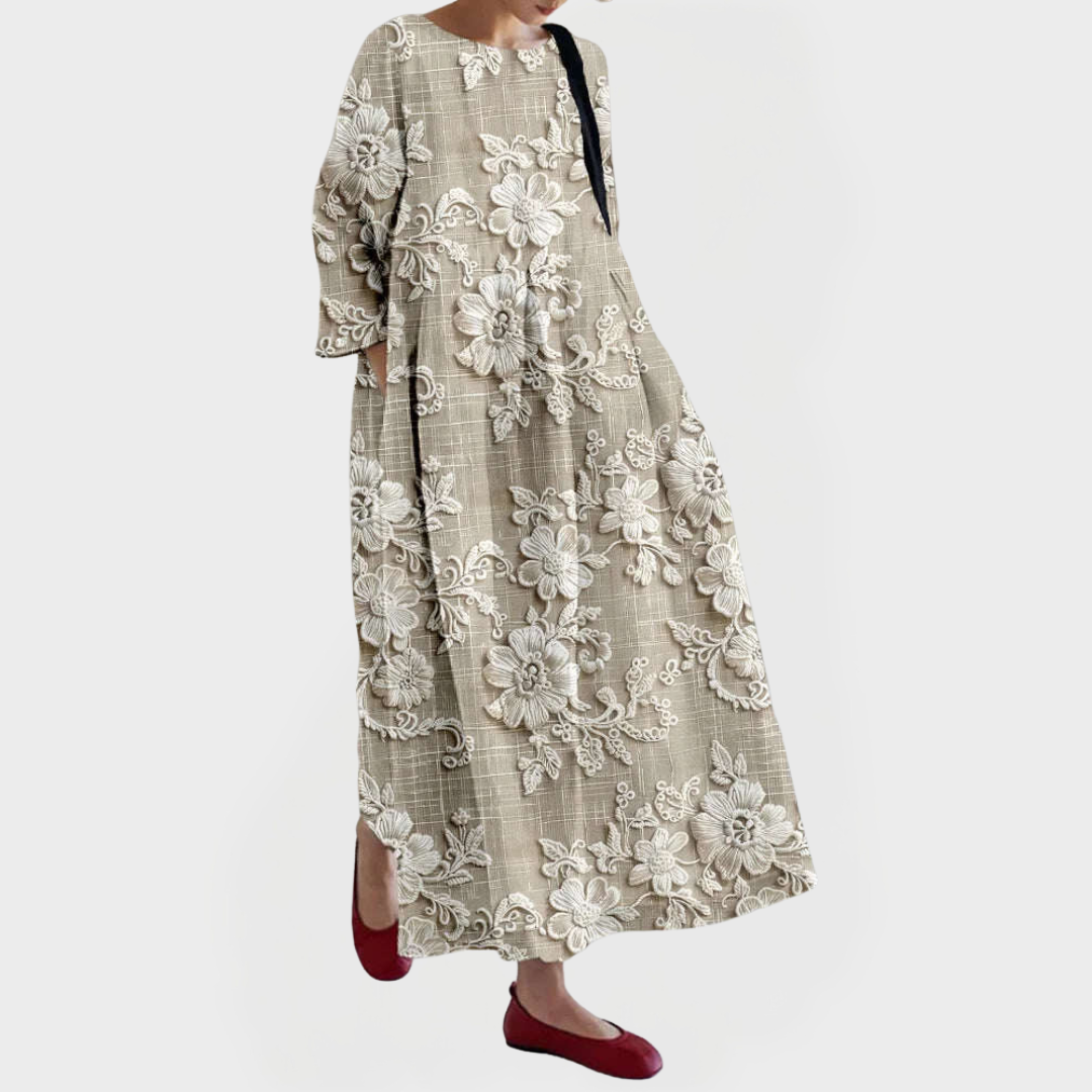 Elegant Maxi Dress Made of Linen with Embroidered Floral Lace