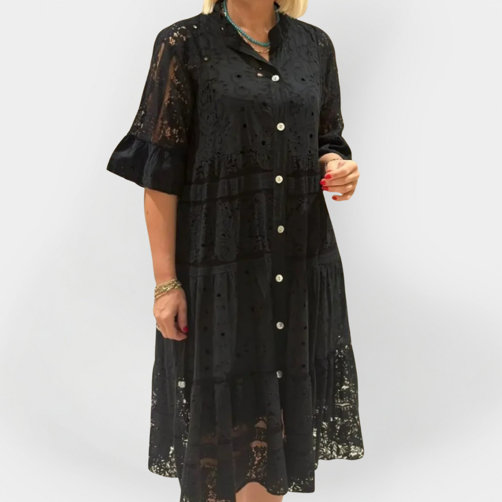 Rochie cu dantelă, mâneci și nasturi în față 