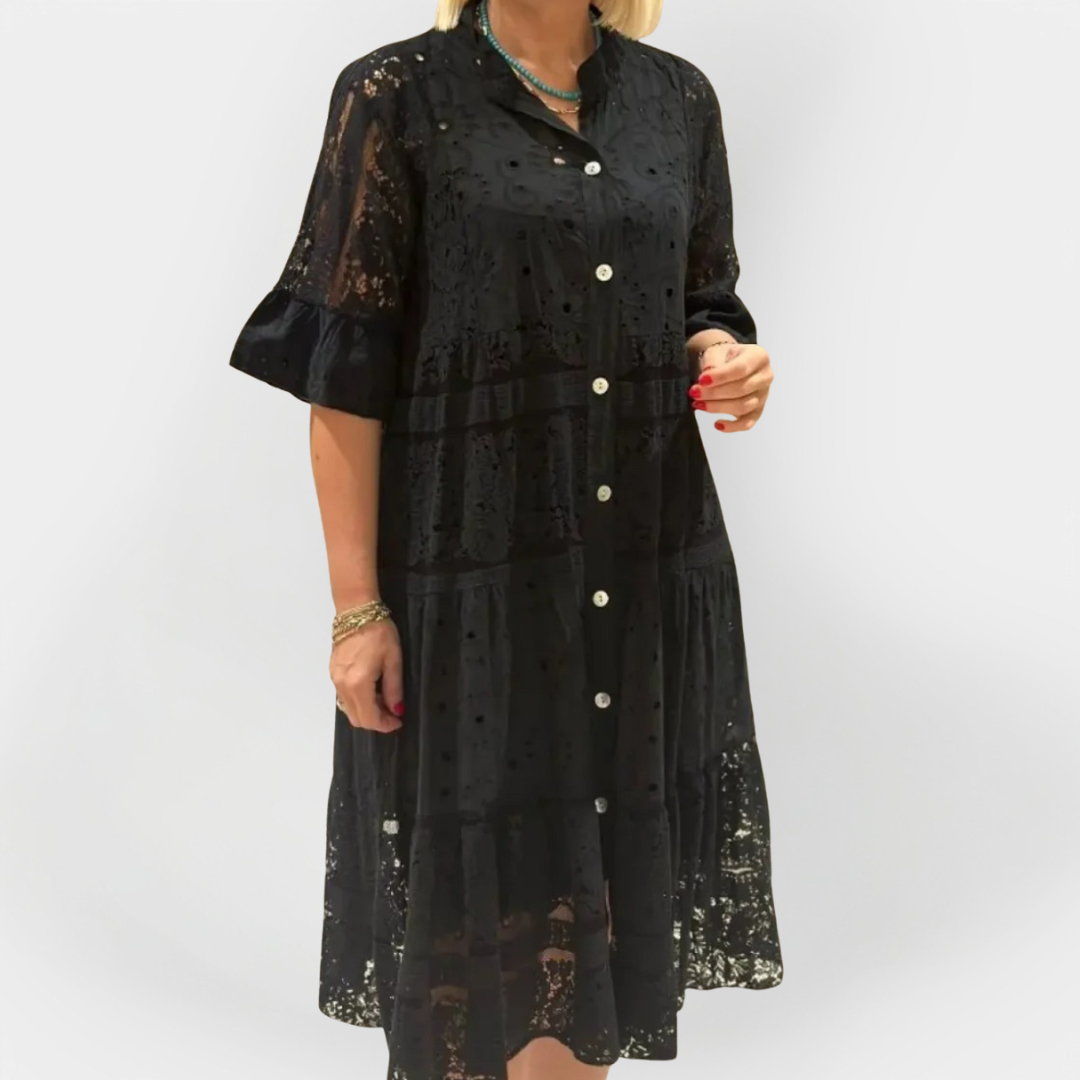 Rochie cu dantelă, mâneci și nasturi în față 