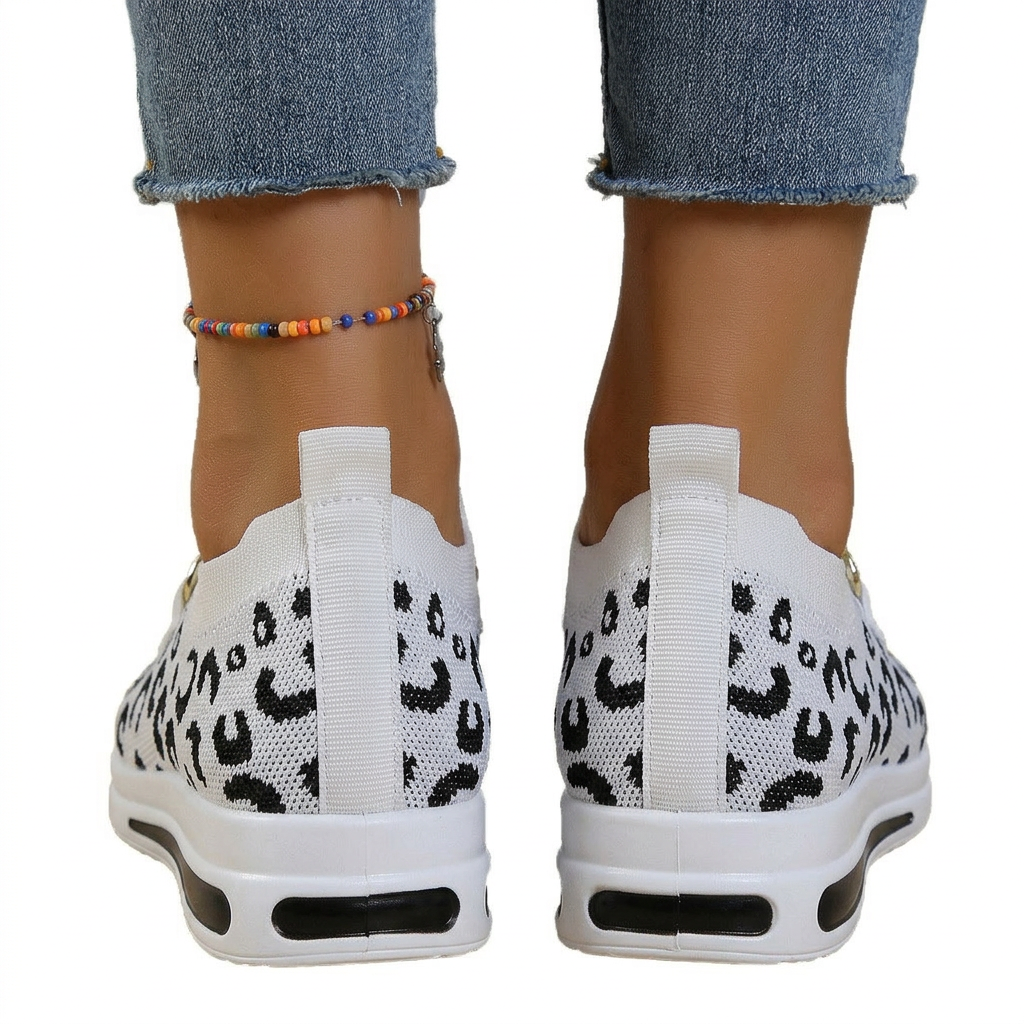 Stella - Adidași slip-on cu imprimeu leopard și detaliu lanț auriu
