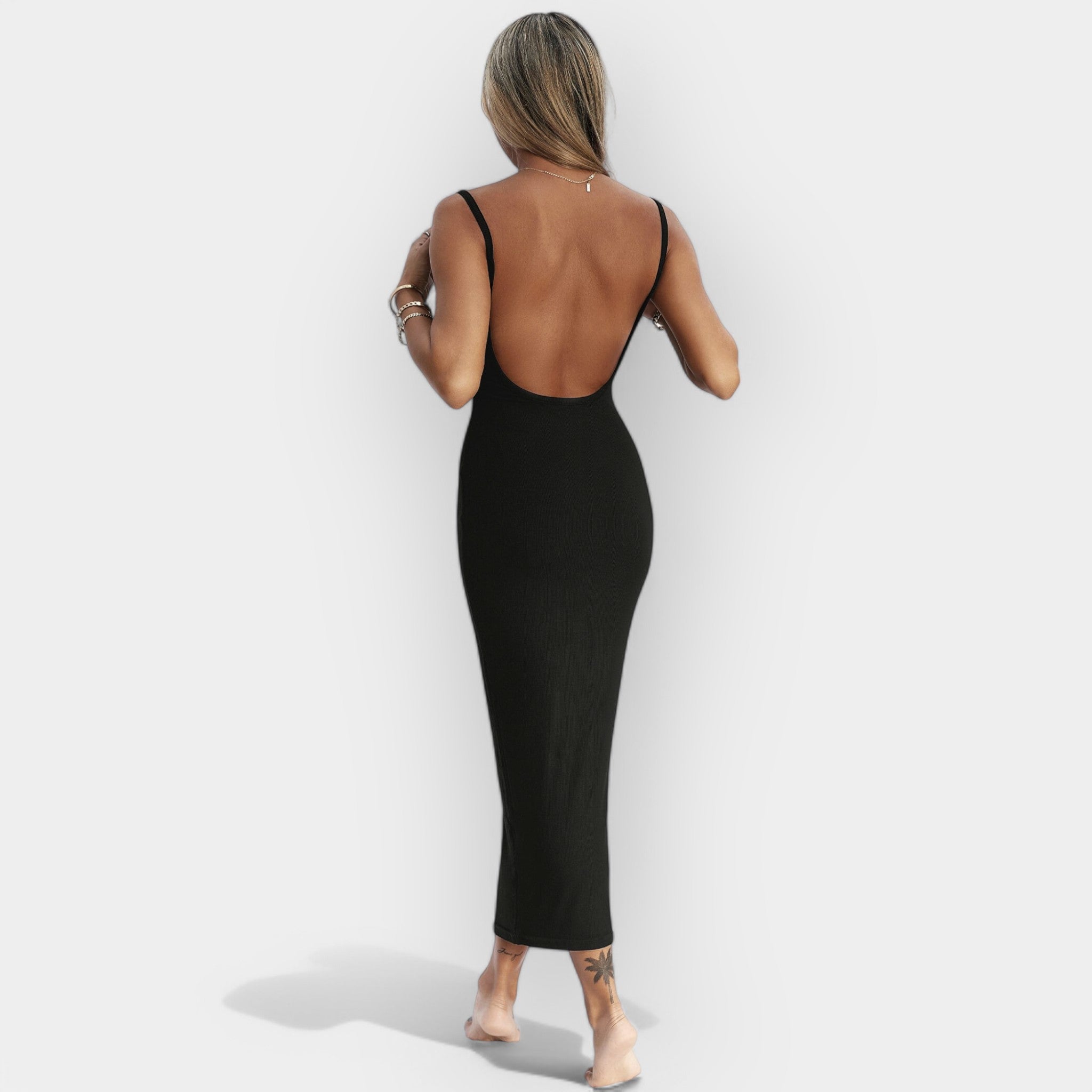 Rochie midi cu spate deschis și stil