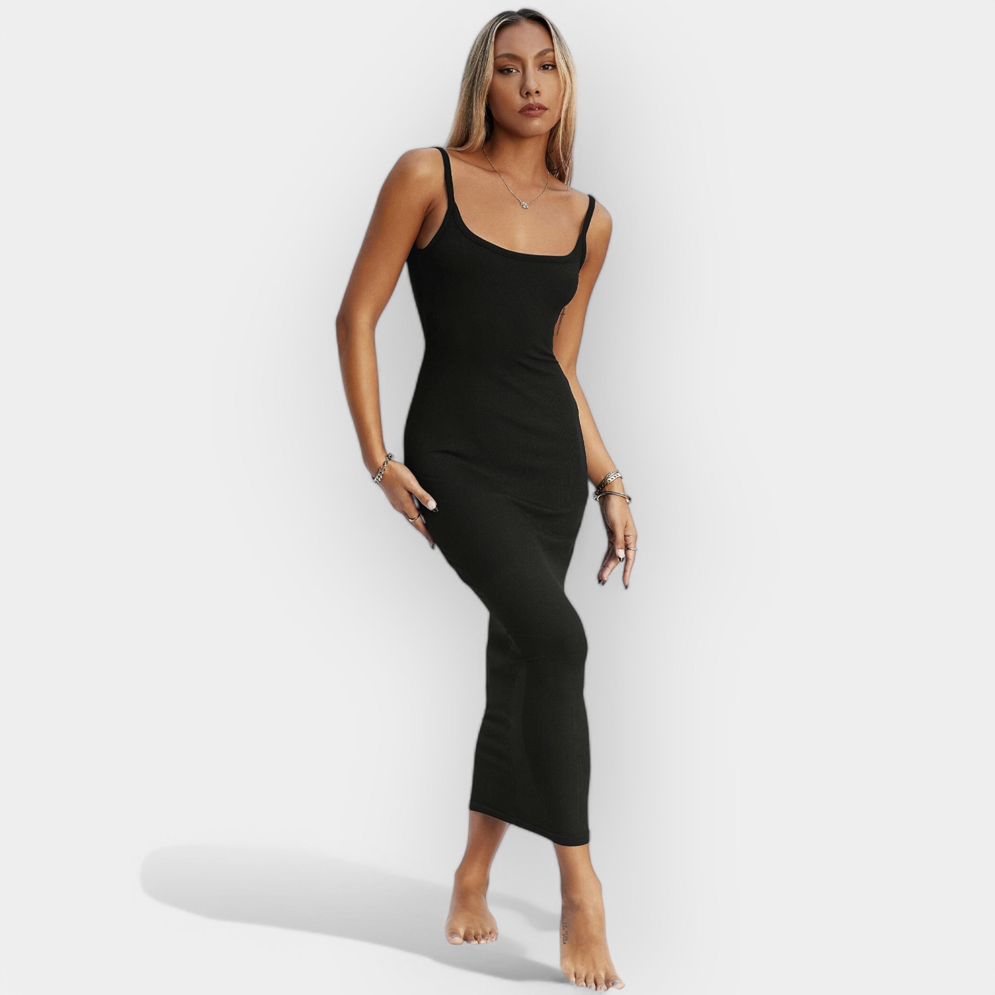 Rochie midi cu spate deschis și stil