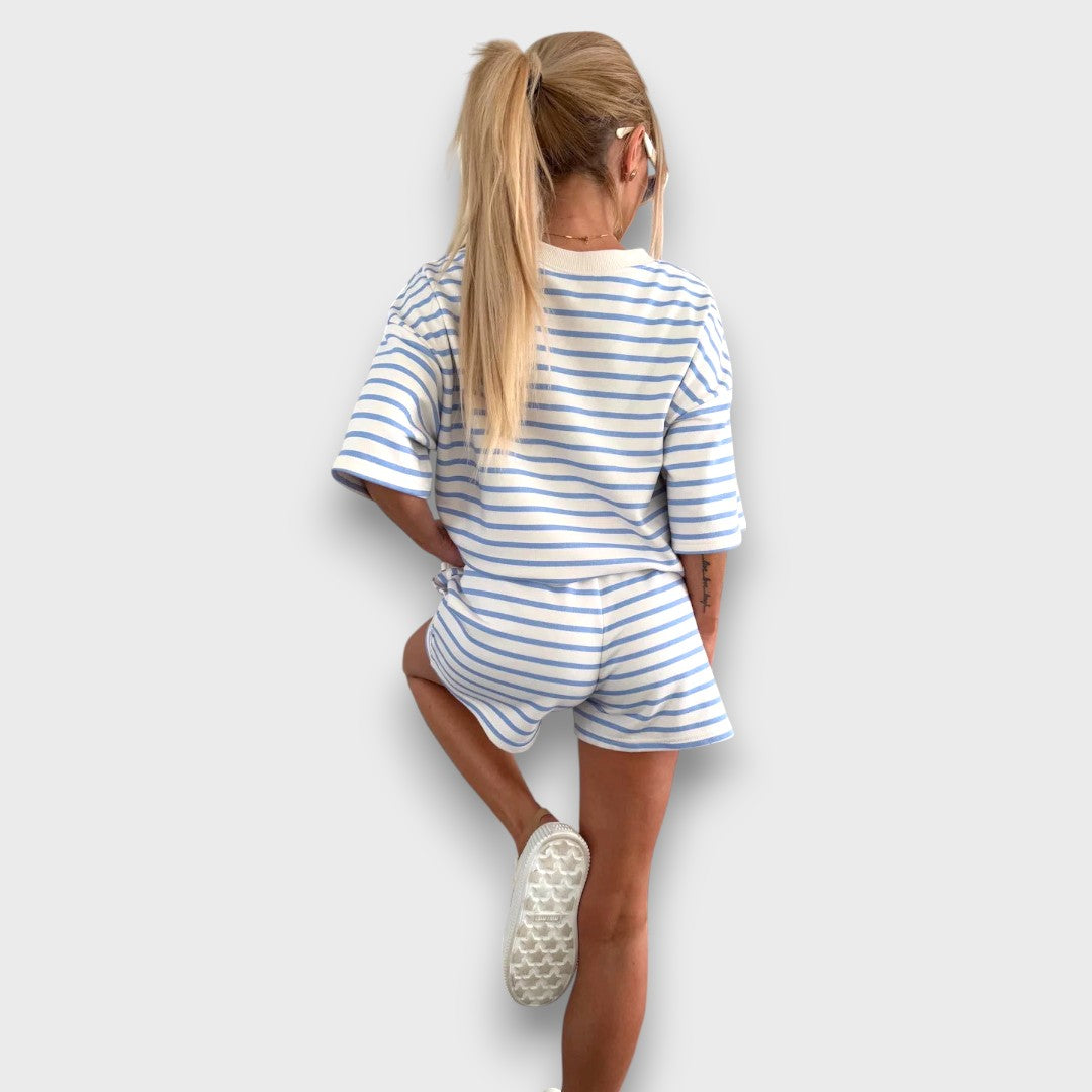 Set tricou și pantaloni scurți gravați cu imprimeu