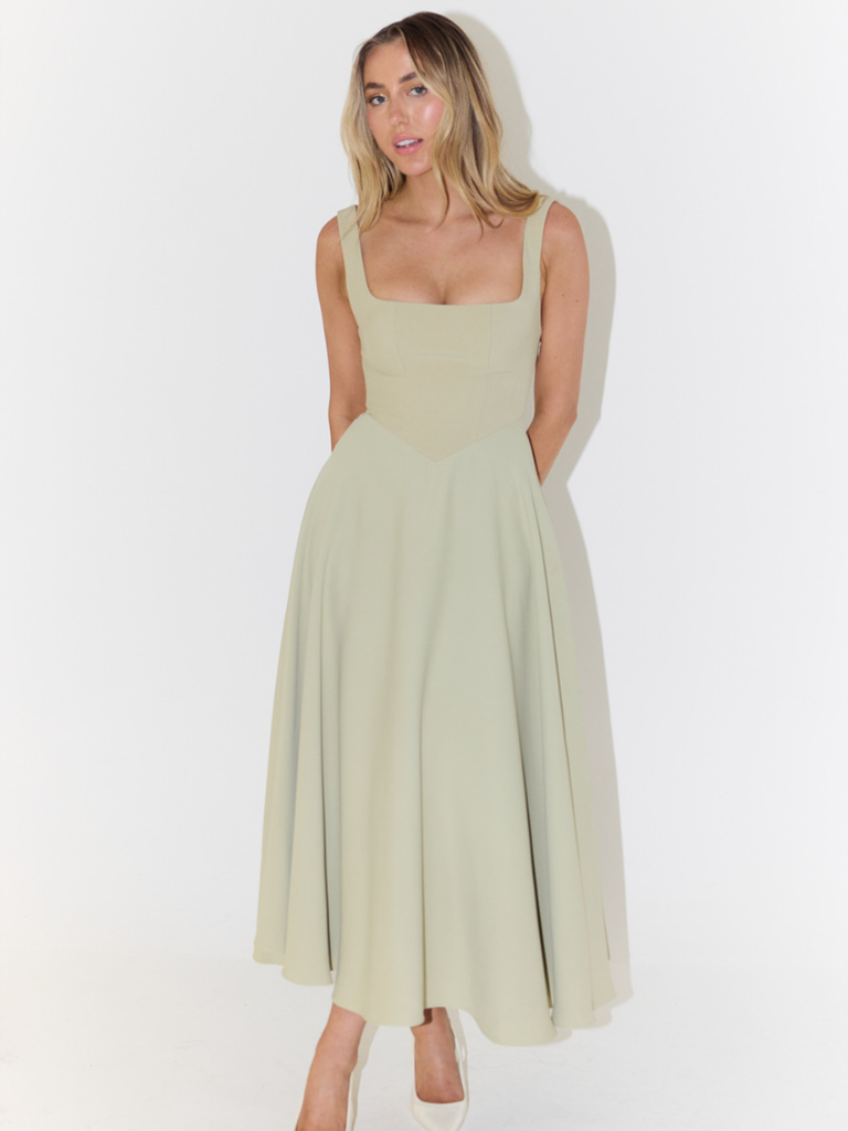 Rochie midi elegantă cu siluetă romantică