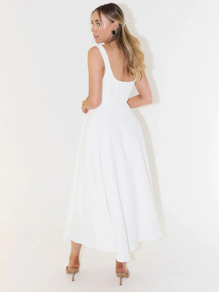 Rochie midi elegantă cu siluetă romantică