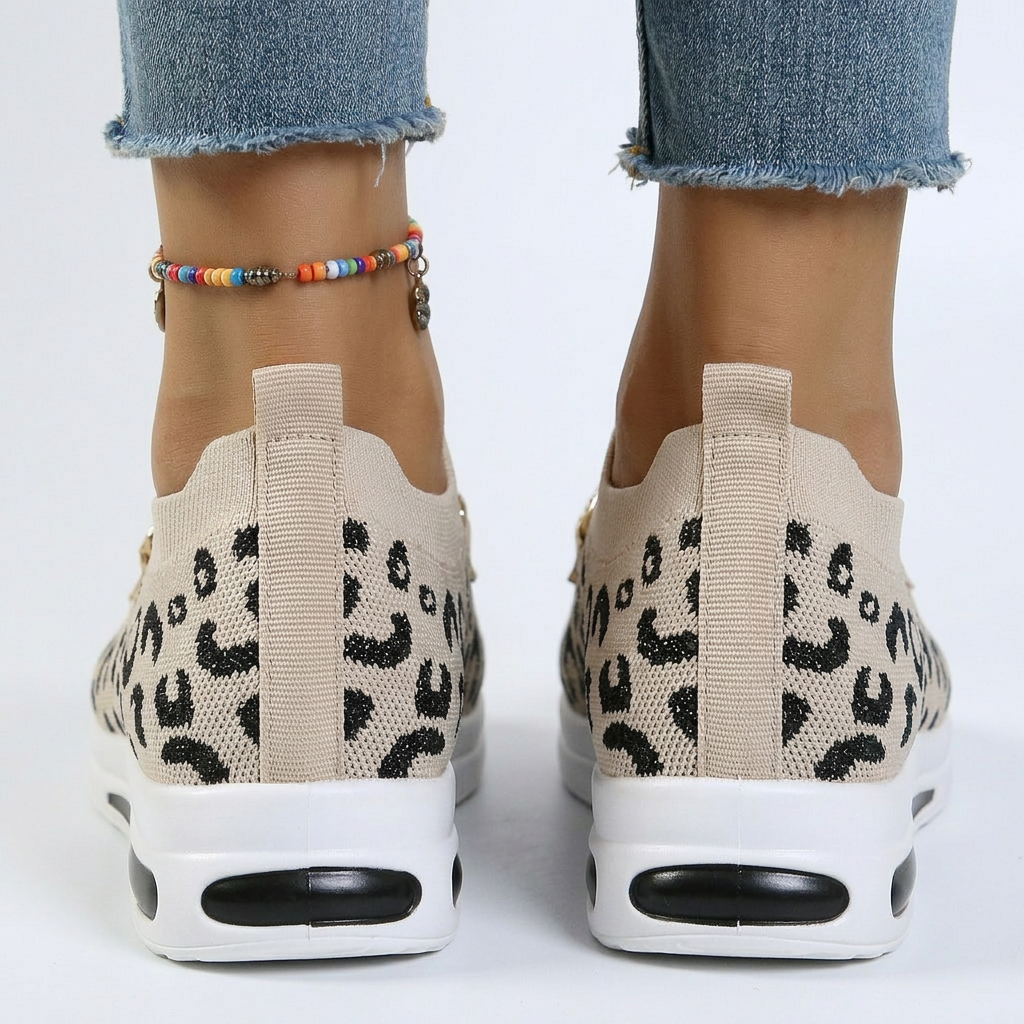 Stella - Adidași slip-on cu imprimeu leopard și detaliu lanț auriu