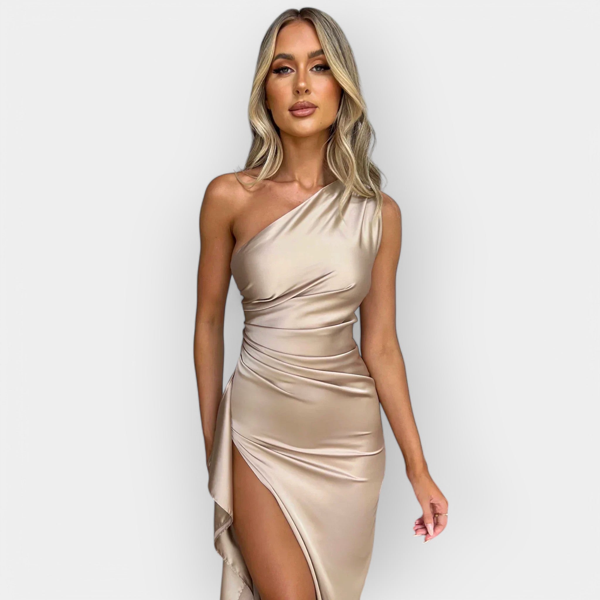 Rochie de satin pentru seri aristocratice