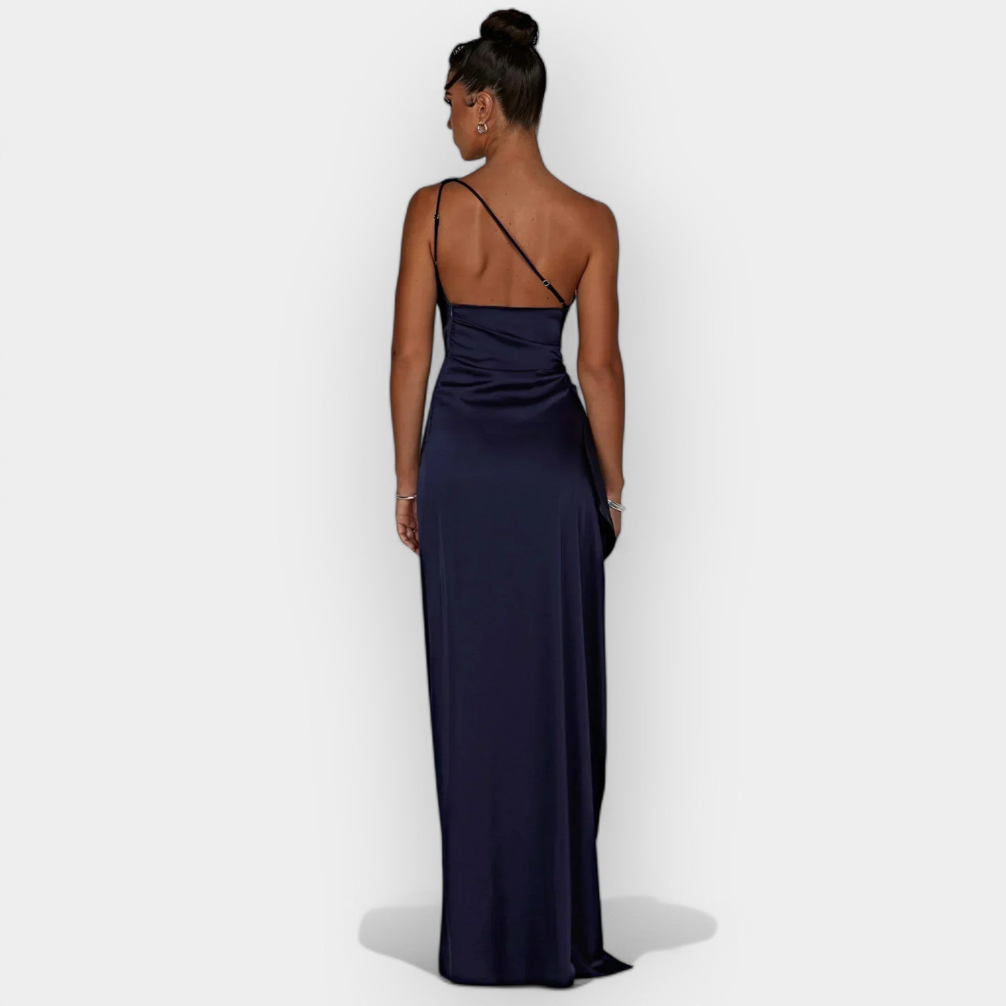 Rochie de satin pentru seri aristocratice