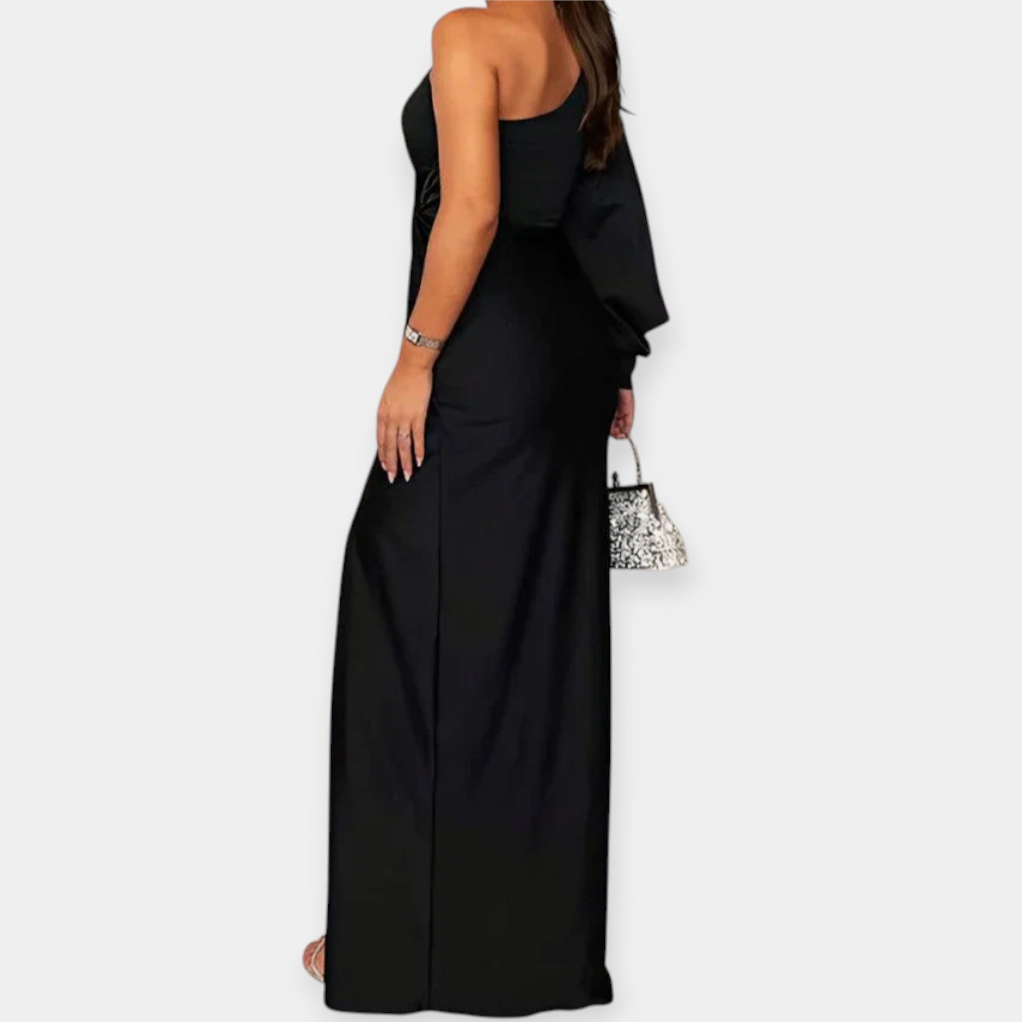 Rochie lungă cu umeri asimetrici și crăpătură 