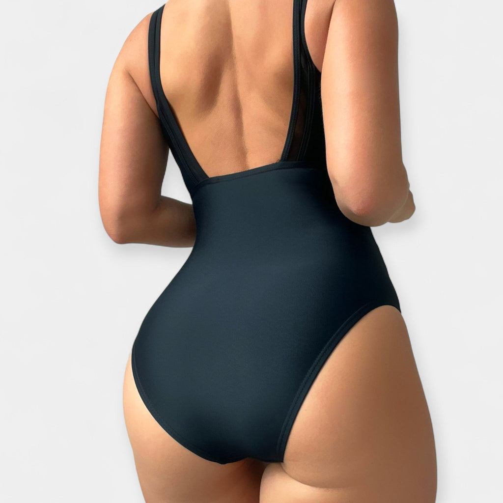 Costum de baie cu detalii transparente