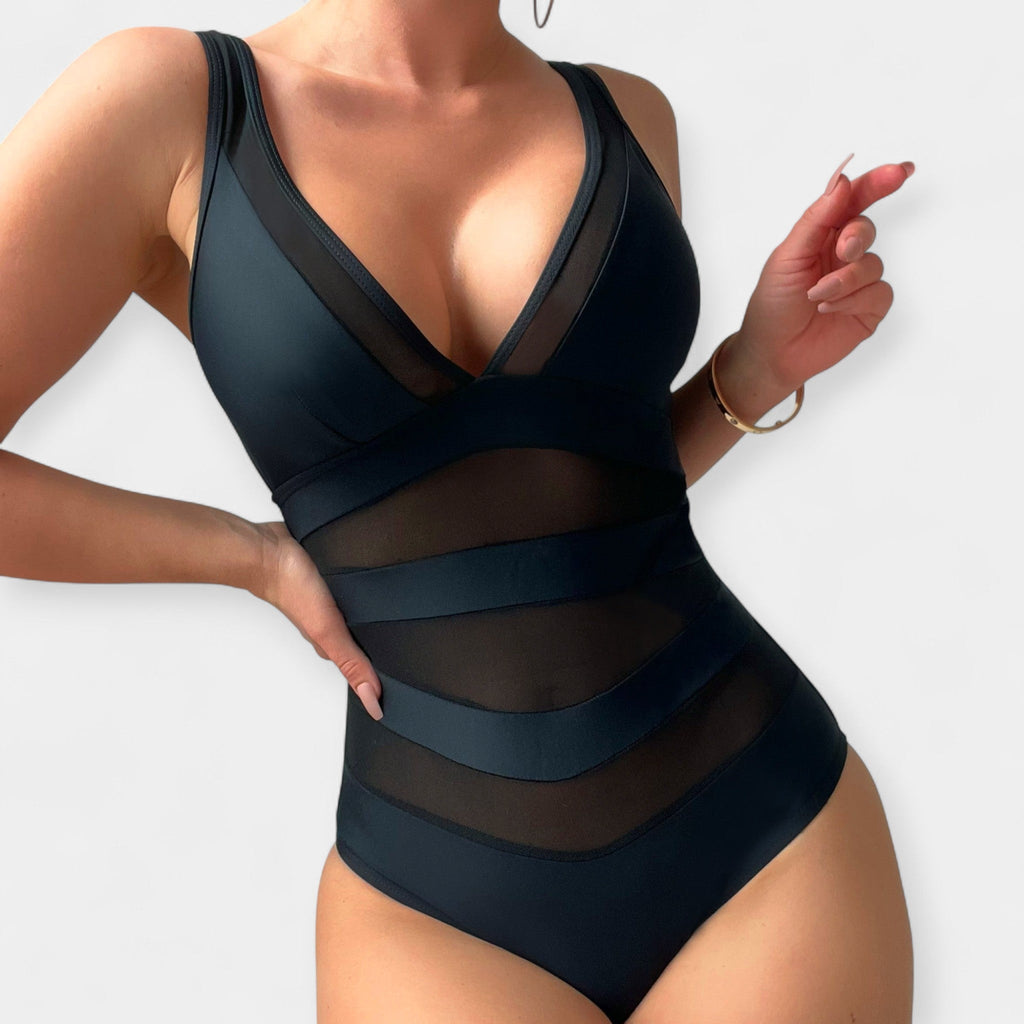 Costum de baie cu detalii transparente
