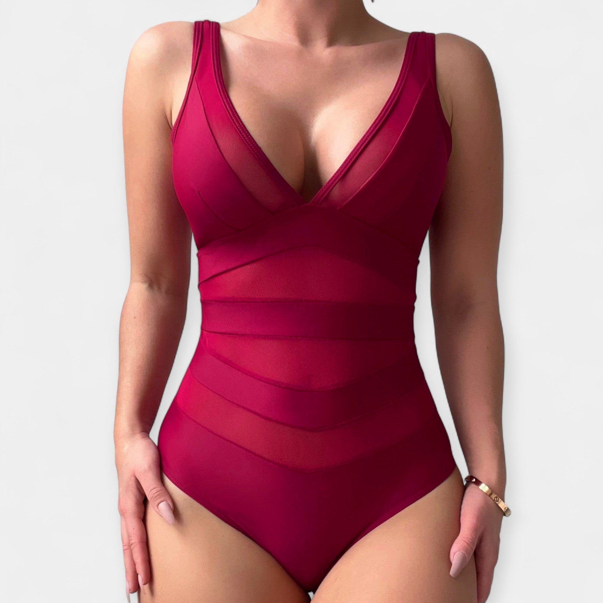 Costum de baie cu detalii transparente