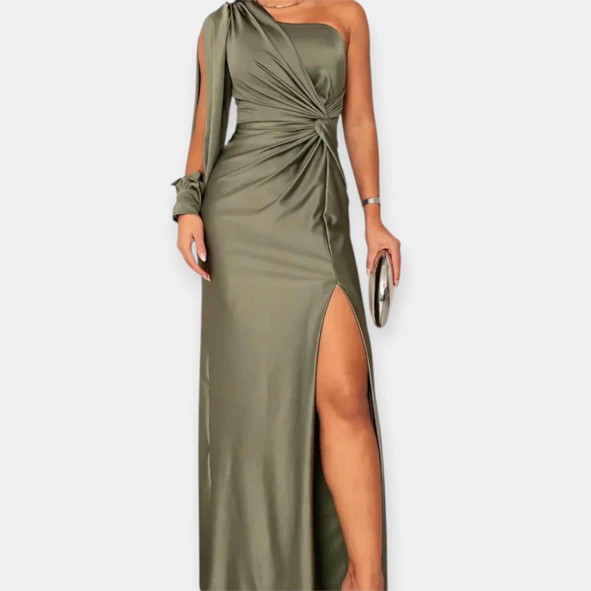 Rochie maxi cu un umăr și decupaj