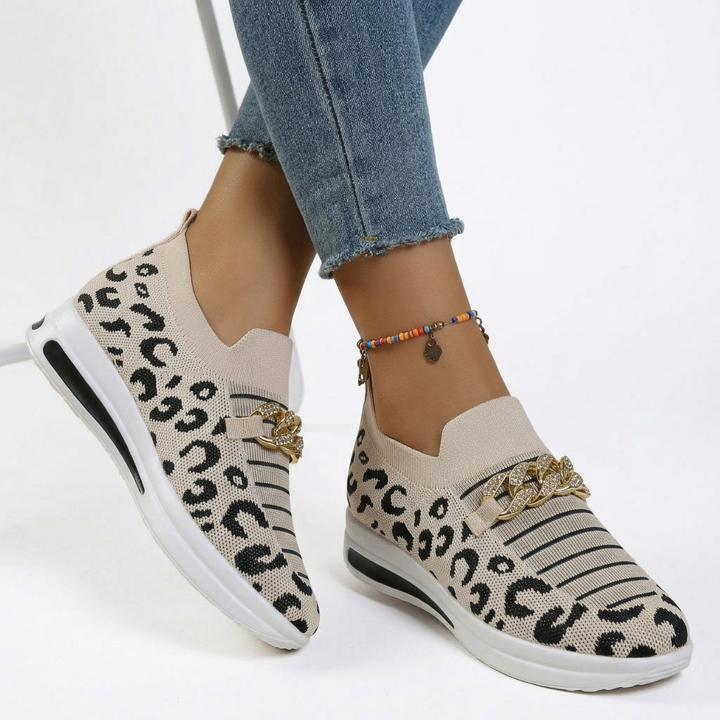 Stella - Adidași slip-on cu imprimeu leopard și detaliu lanț auriu